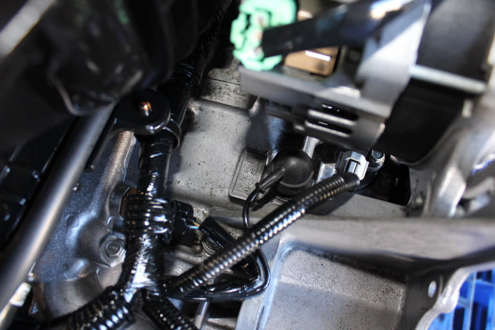 10-12 Subaru Outback Legacy Engine - EJ25 AVLS Plastic Intake (Front Bracket)