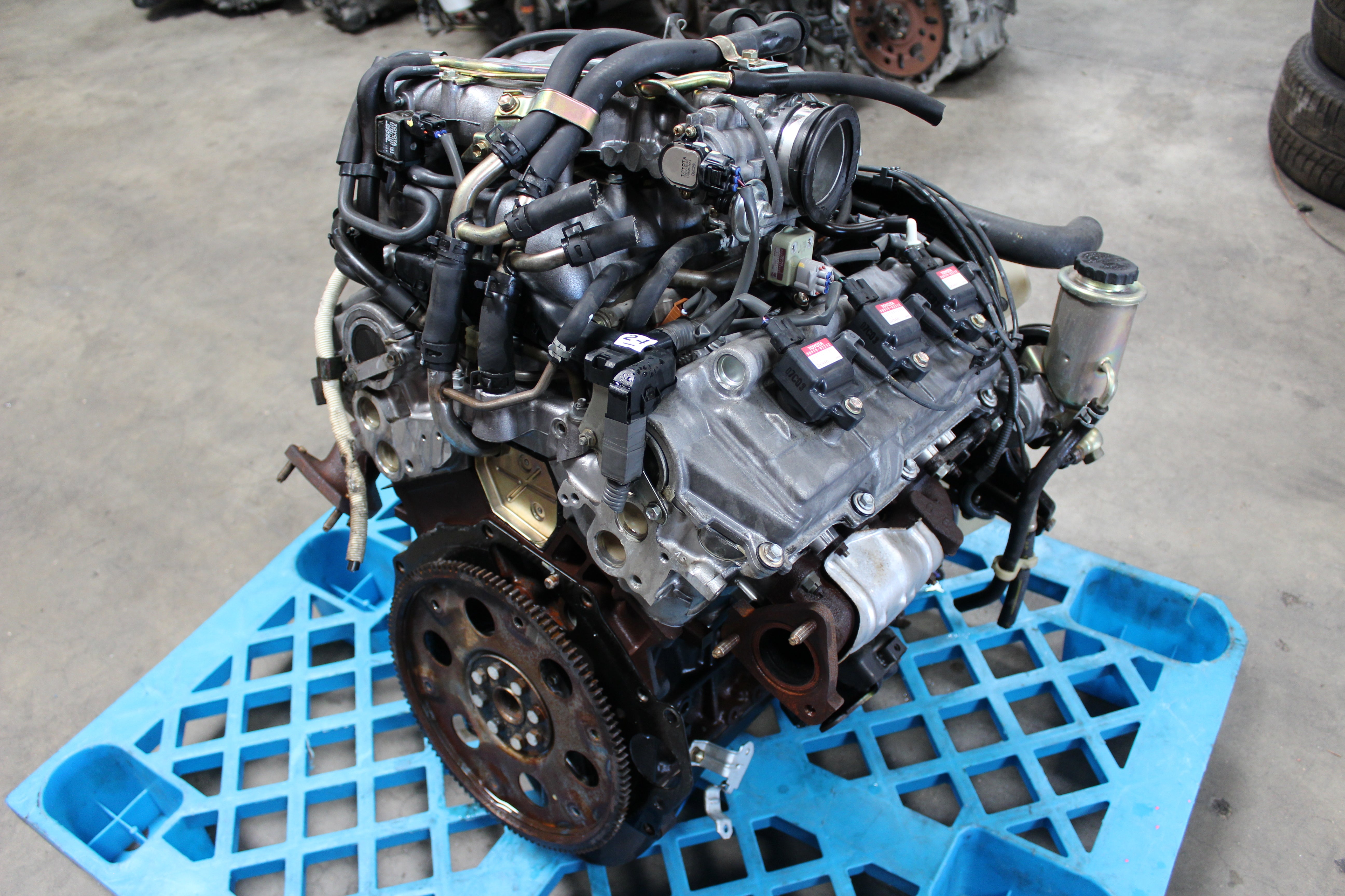 00-04 Toyota Tundra Engine - 5VZ